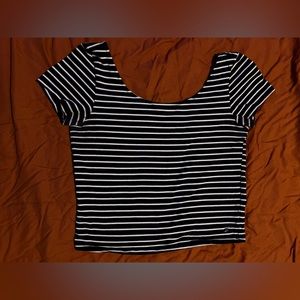 AMERICAN EAGLE Cropped Black & White Striped Shirt